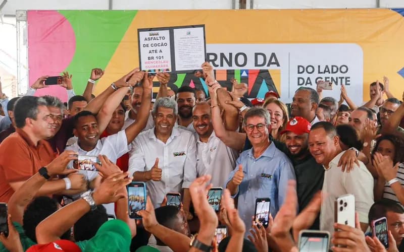 Prefeito Gabriel de Parísio celebra início de obra histórica de pavimentação na estrada do "Cocão"