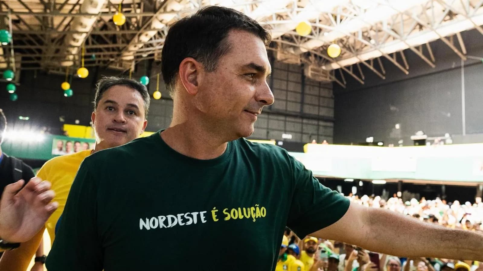Moraes determina abertura de inquérito para investigar Flávio Bolsonaro