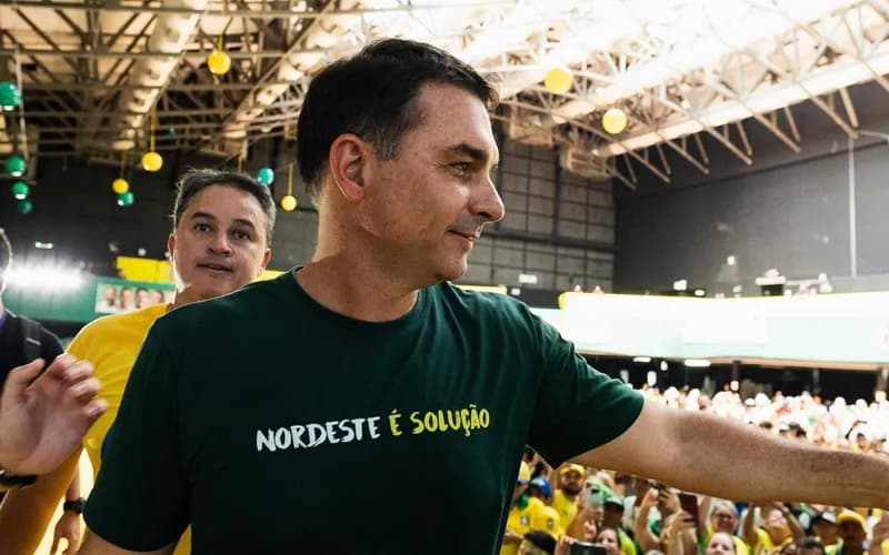 Moraes determina abertura de inquérito para investigar Flávio Bolsonaro