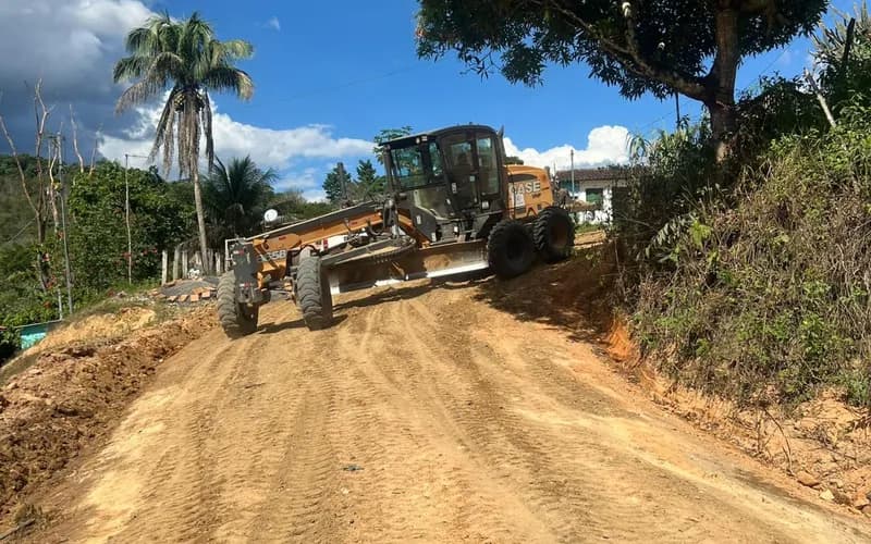 Prefeitura de Wenceslau Guimarães intensifica trabalho de recuperação e manutenção de estradas rurais