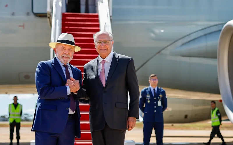 Janja não viaja com Lula aos EUA e bastidores fala em crise no casamento do presidente