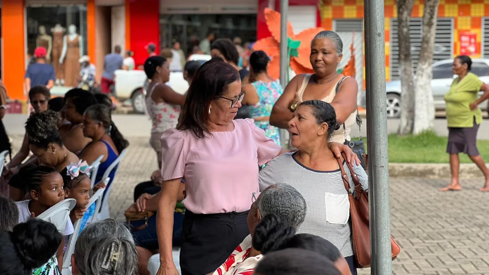 Prefeita de Teolândia participa de homenagem ao Dia das Mães no município