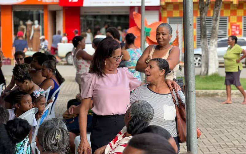Prefeita de Teolândia participa de homenagem ao Dia das Mães no município