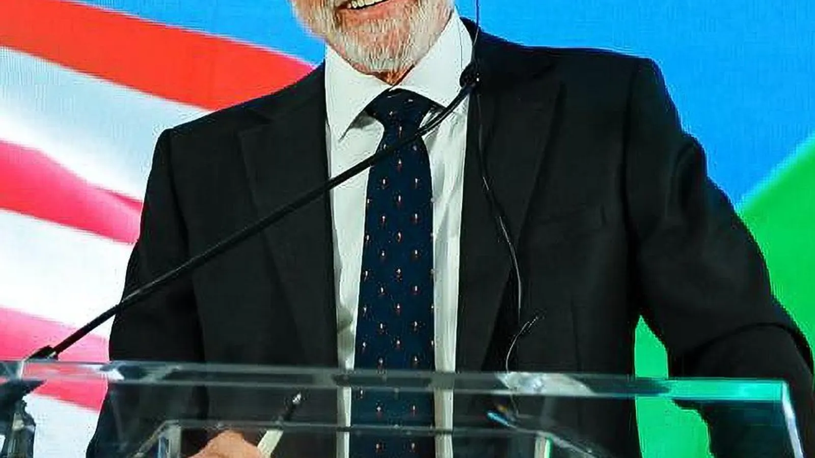 Tentando reduzir desgaste político, Lula revoga "taxa das blusinhas" criada por ele e Haddad