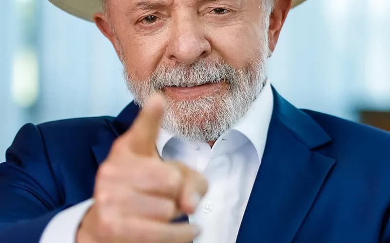 Com medo da "avalanche" Vorcaro, Lula evitar comentar polêmica envolvendo banqueiro e Flávio Bolsonaro