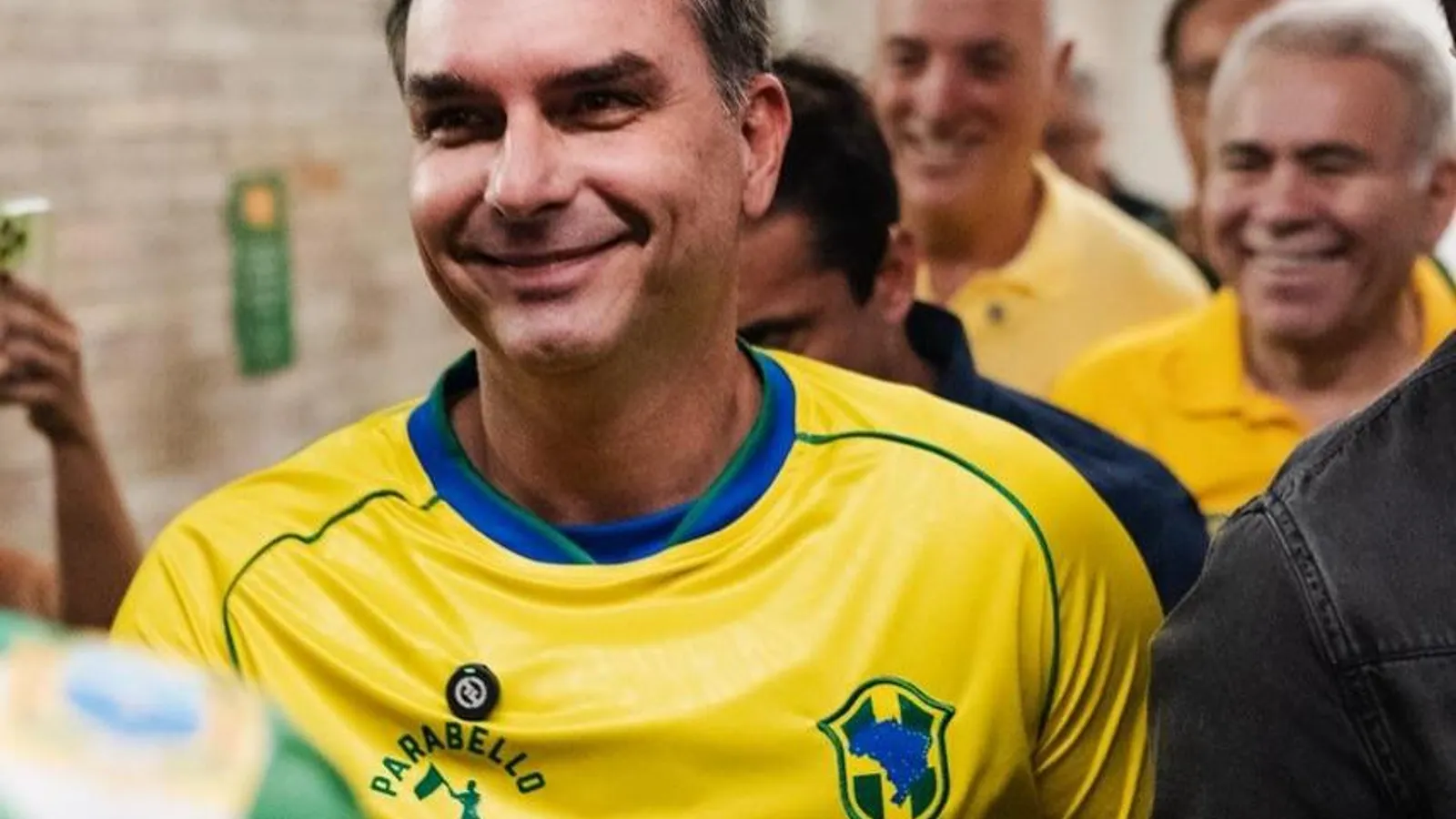 Flávio Bolsonaro sofre forte desgaste após áudios com Vorcaro vazarem, aponta pesquisa