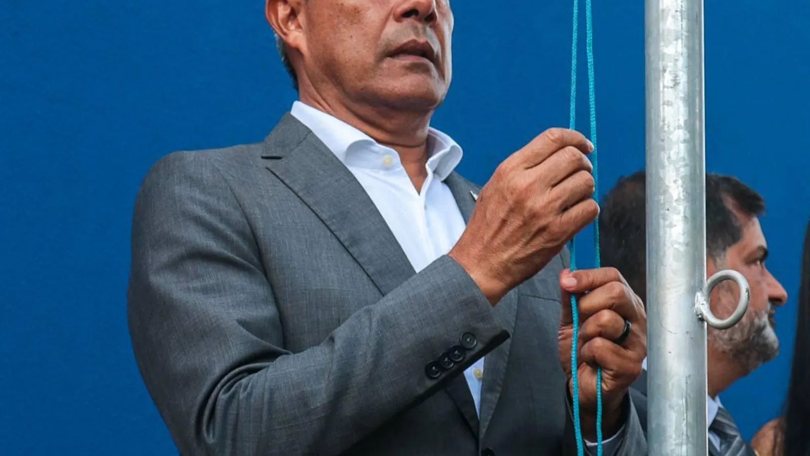 Governador petista na Bahia critica decisão dos EUA sobre facções e ataca família Bolsonaro
