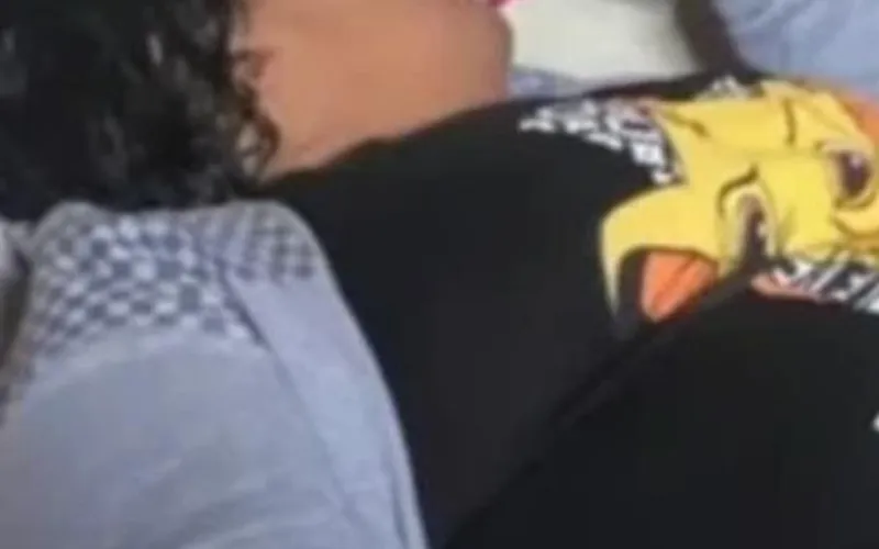 Mulher de 37 anos é presa após fingir ter 12 anos de idade e ser adotada por família em SC