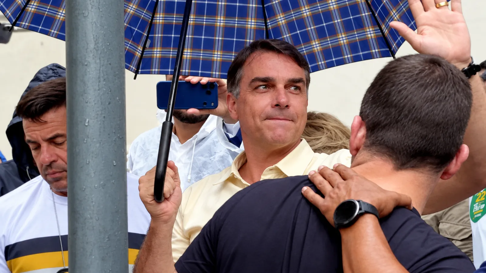 PF investiga suposta fuga de Flávio Bolsonaro do Brasil