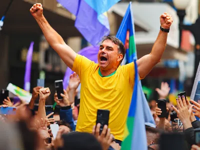 Justiça baiana barra homenagem ao senador Flávio Bolsonaro