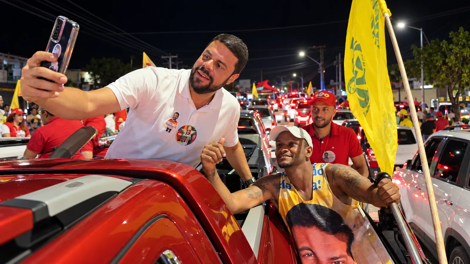 Léo de Neco é recepcionado com euforia em um dos últimos atos de campanha em Gandu