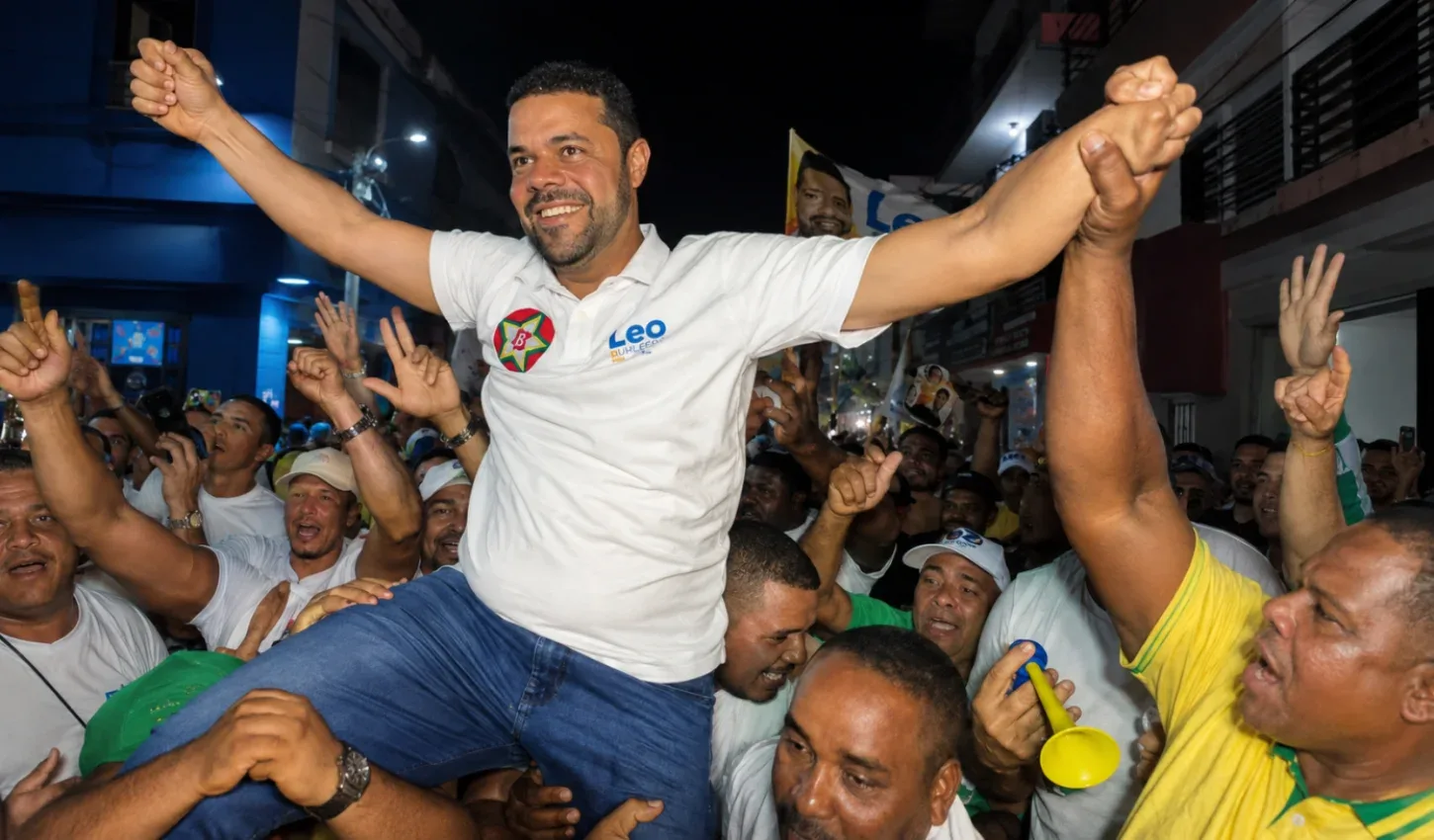 Inauguração de comitê leva multidão às ruas e demonstra força eleitoral de Léo de Neco em Gandu