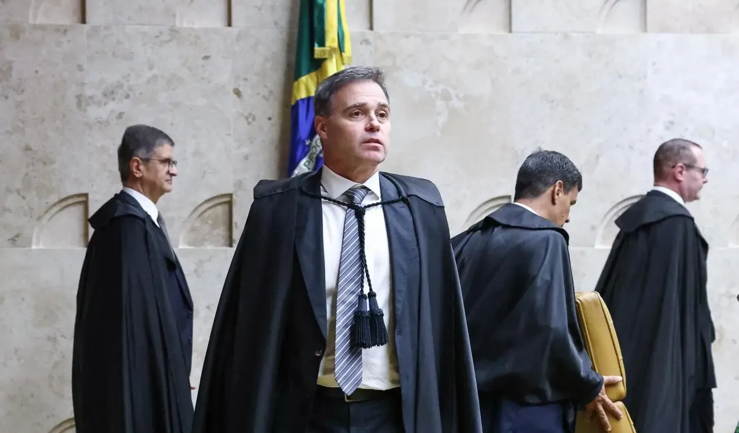 Mendonça admite encontro com Vorcaro antes de assumir relatoria do caso Master no STF