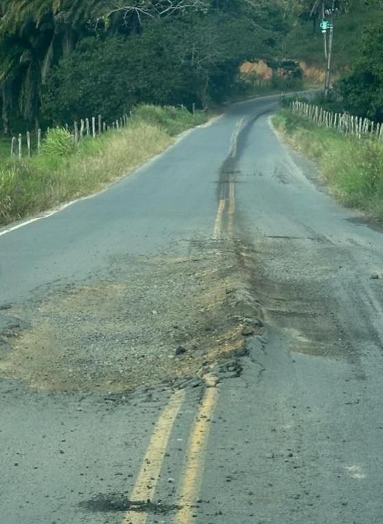 Trecho recém-entregue por Jerônimo Rodrigues já apresenta deterioração e preocupa moradores de São Felipe
