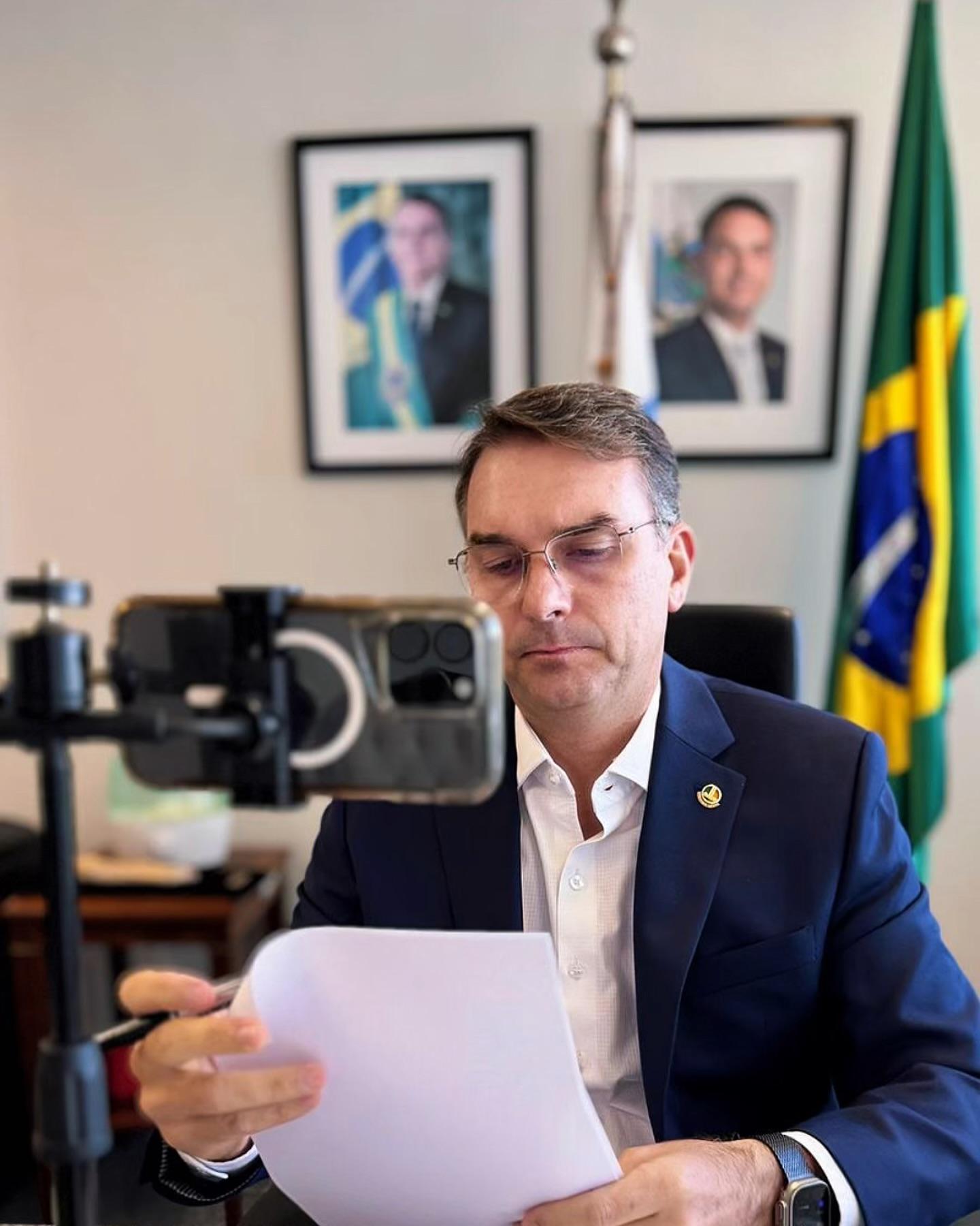 Bolsonaristas rejeitam escolha de Flávio Bolsonaro para disputar a Presidência em 2026, aponta Datafolha