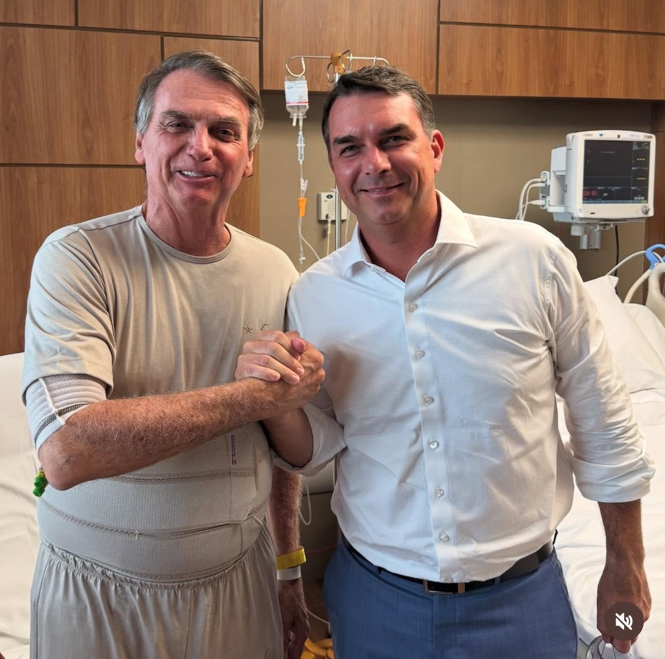 Flávio Bolsonaro diz que seu pai o escolheu para disputar a Presidência em 2026 