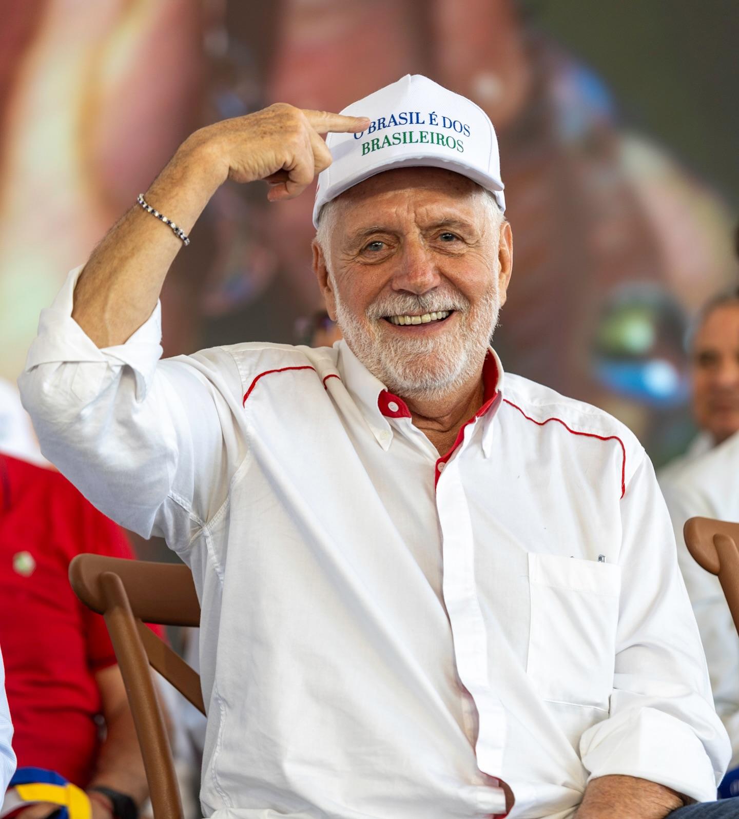 Jacques Wagner vota contra convocação de Lulinha para depor na CPMI do INSS