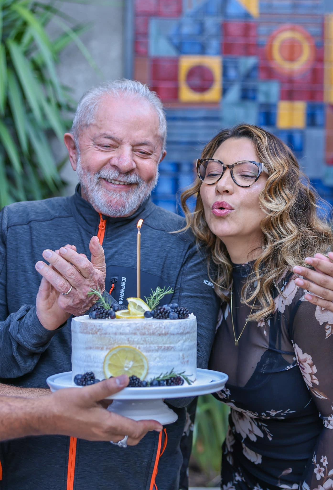 Lula afirma que Bolsonaro “tem que pagar pela tentativa de golpe” e diz que avaliará veto a projeto que reduz penas de condenados