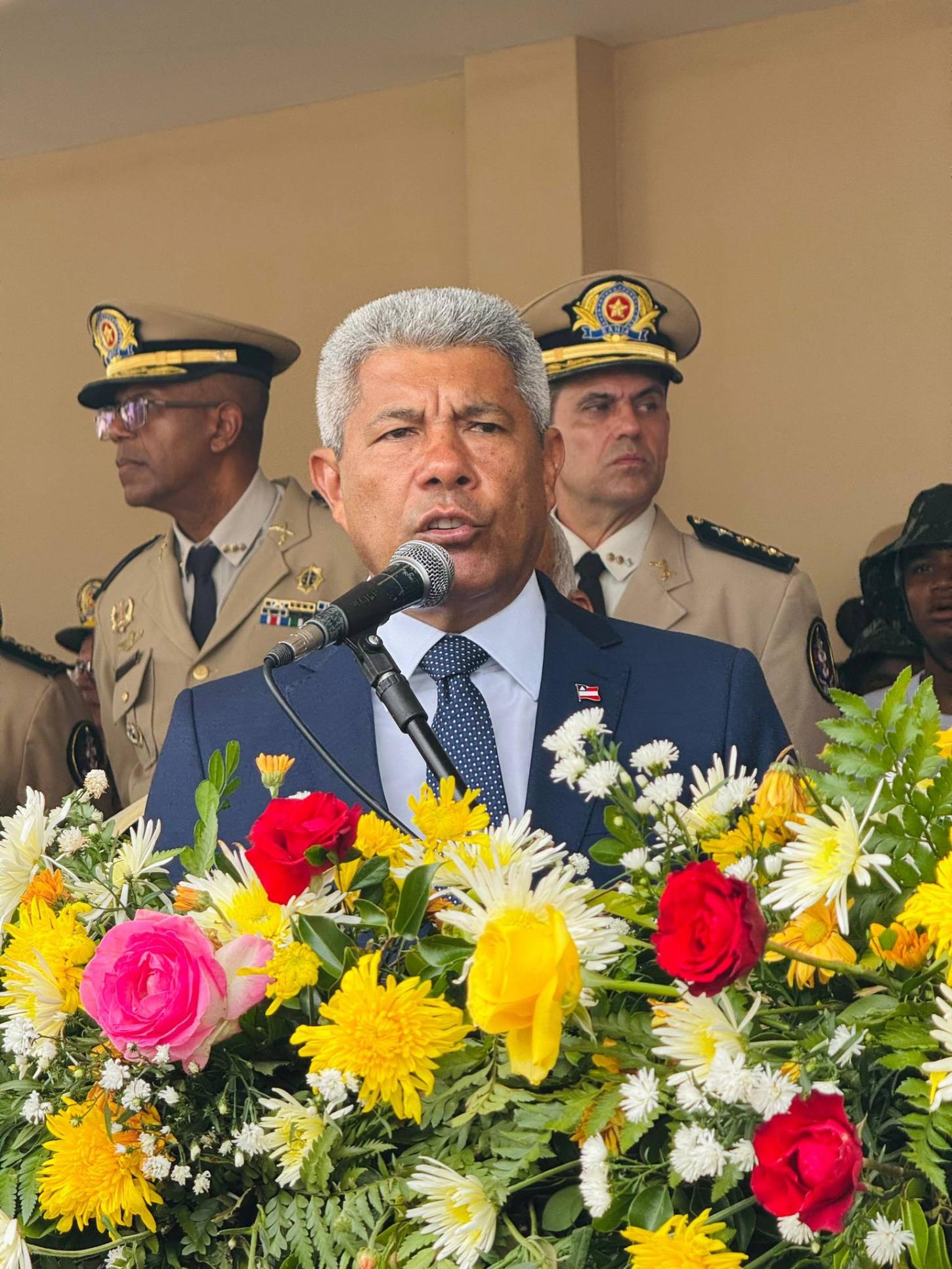 Nove servidores são afastados por suspeitas de esquema de corrupção no governo Jerônimo Rodrigues na Bahia