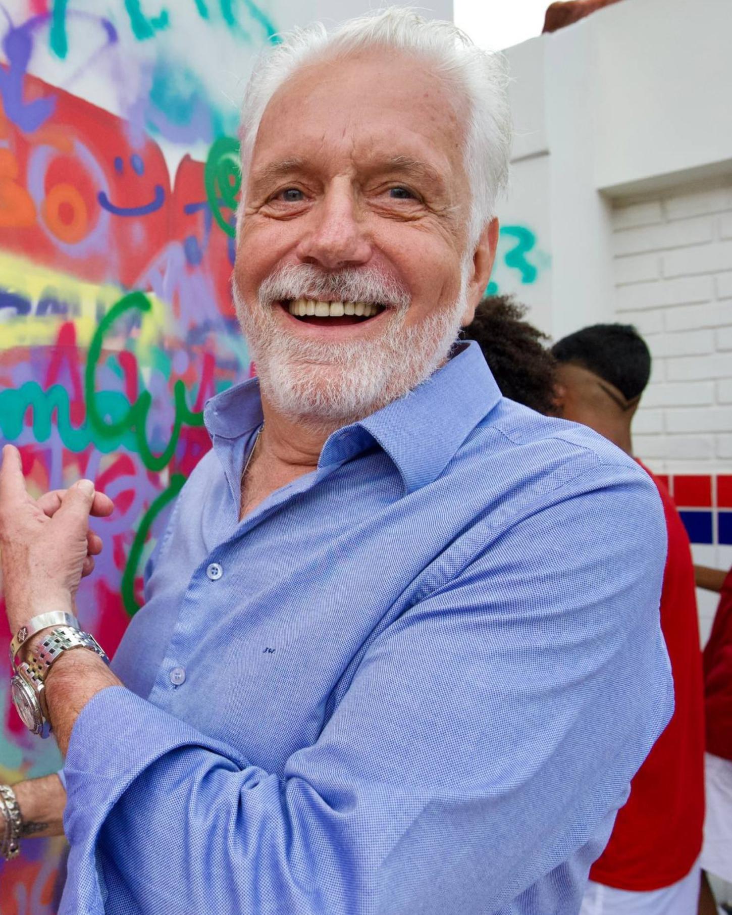 Senador Jacques Wagner divulga pesquisa falsa e diz que Jerônimo seria reeleito com 54%