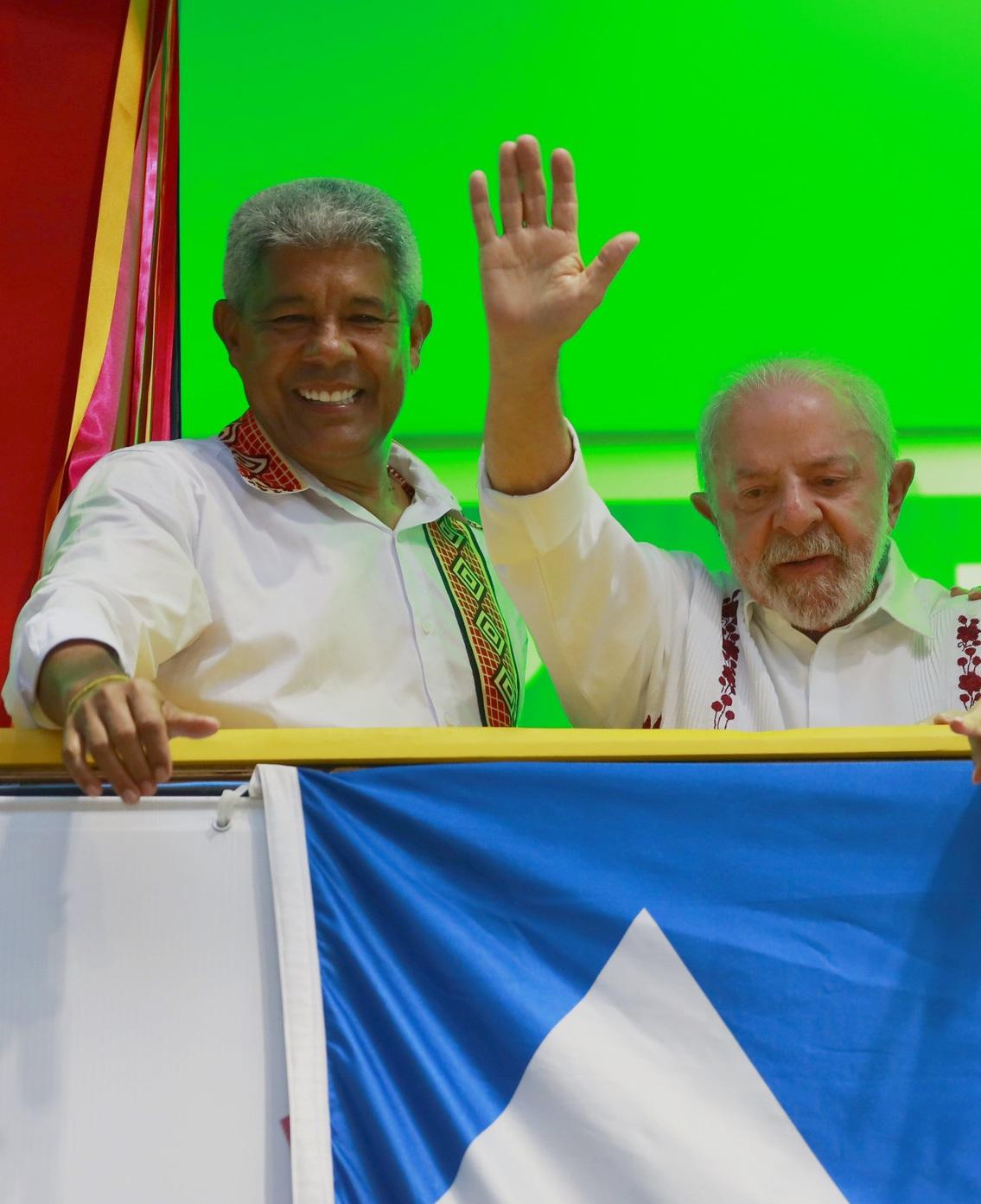 Jerônimo amarga impopularidade no carnaval mesmo ao lado de Lula