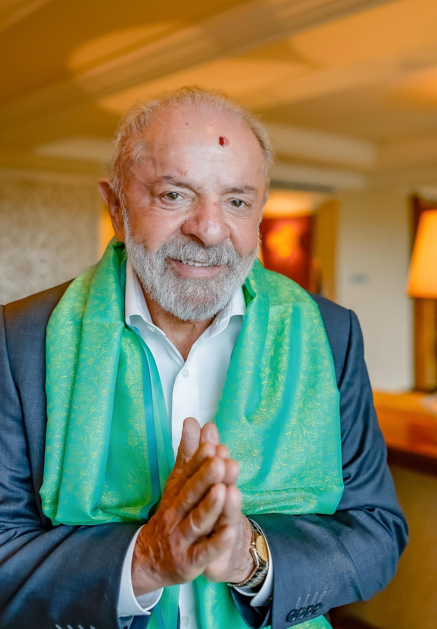 Lula lidera rejeição com 48,2% na corrida presidencial; Flávio Bolsonaro vem logo em seguida 