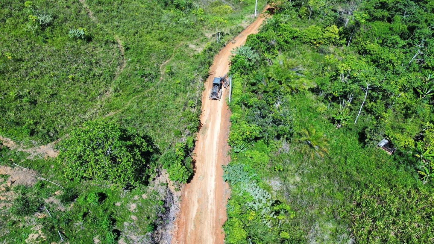 Recuperação de estradas vicinais avança e melhora mobilidade na zona rural de Wenceslau Guimarães