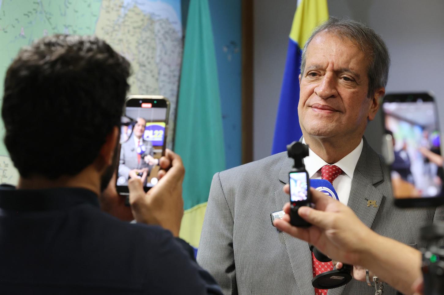 Valdemar se irrita com Bolsonaro e diz que ele não decide tudo sozinho