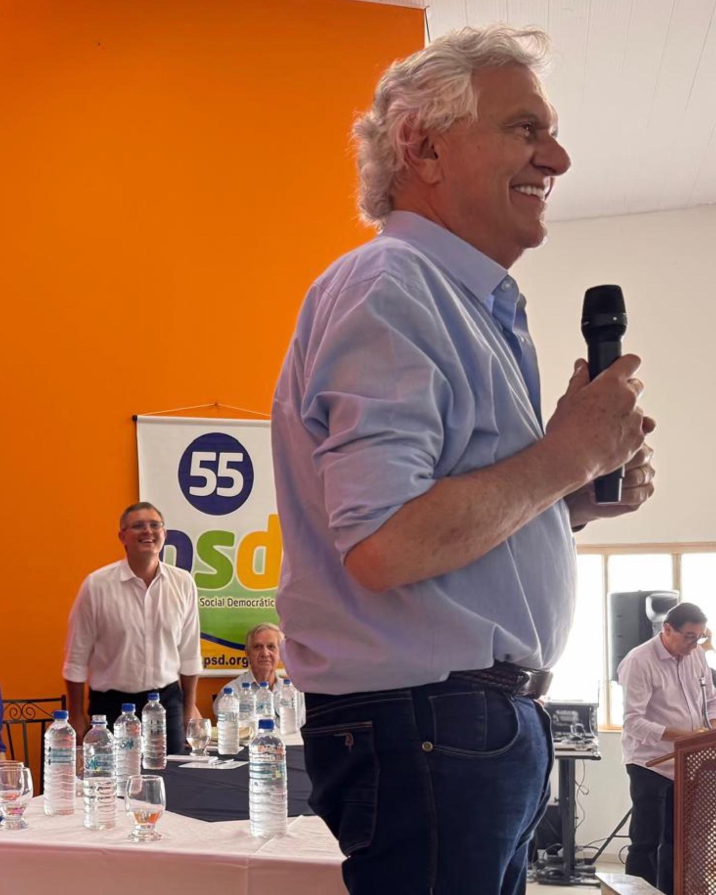 Caiado diz que Flávio Bolsonaro “não tem experiência” para ser presidente