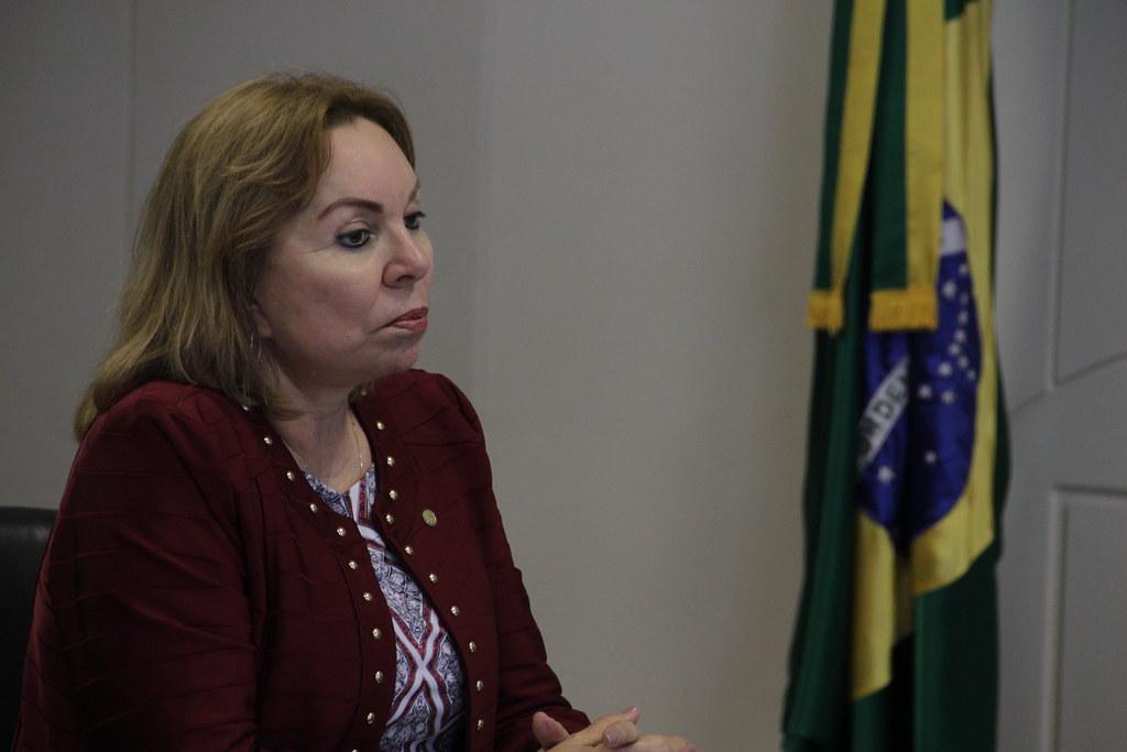 Deputada do MDB comprou apartamento de R$ 4 mi e carro de luxo com dinheiro desviado do INSS