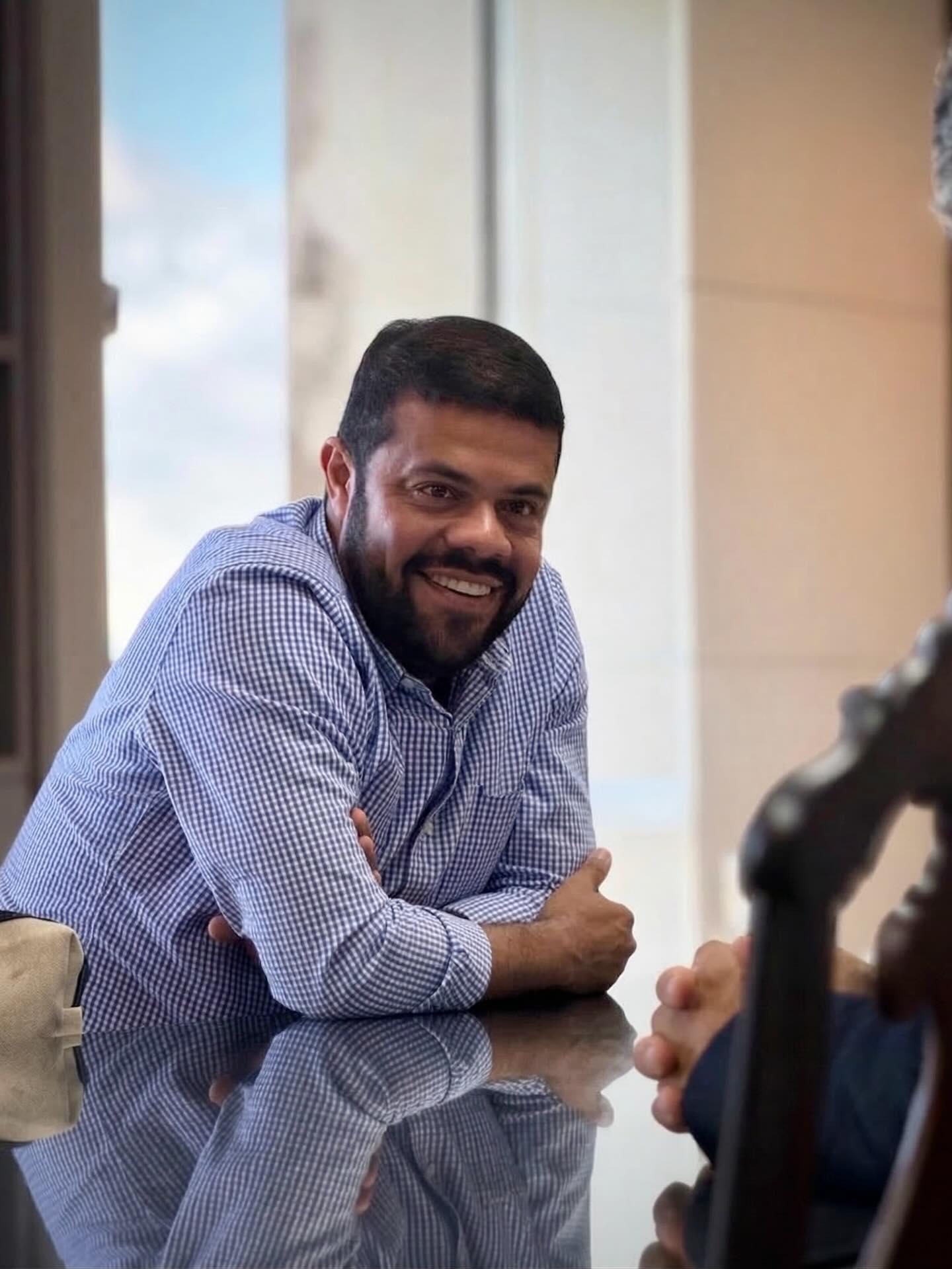 Léo de Neco celebra aniversário com ampla demonstração de apoio político na Bahia