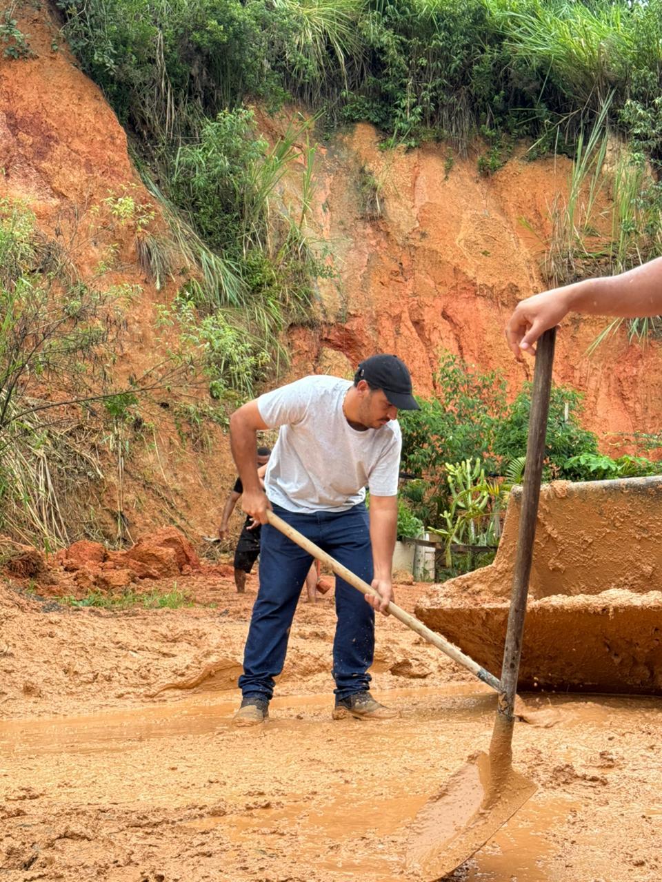 Prefeitura de Wenceslau Guimarães realiza força-tarefa em áreas afetadas pelas chuvas