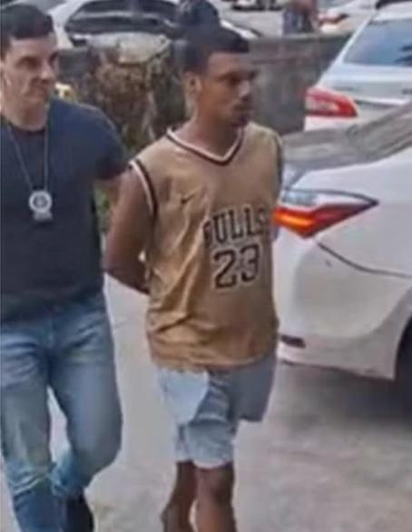 Ambulante é preso após tentar vender churrasquinho de R$ 10 mil para turista no Rio