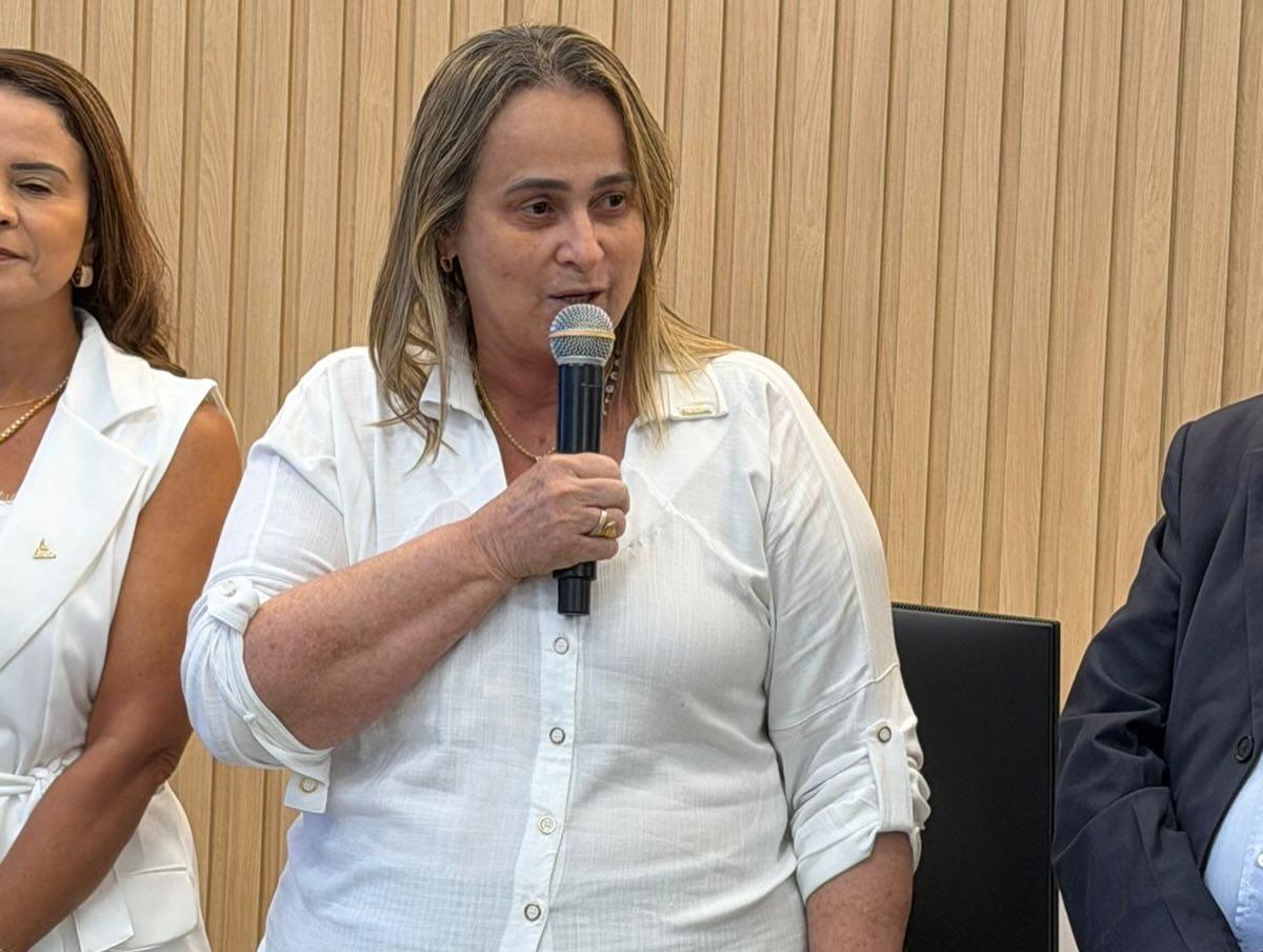 Carro de prefeita na Bahia é alvo de tiros