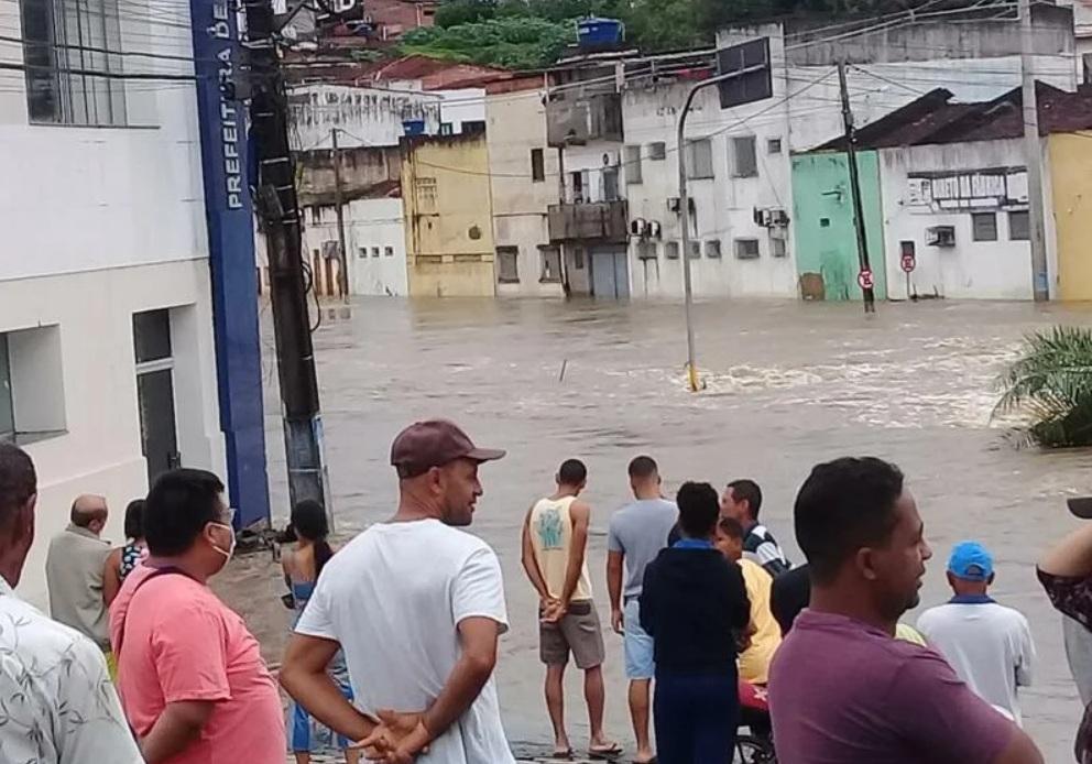 Defesa Civil alerta moradores de Gandu sobre fortes chuvas e risco de transbordamento do rio