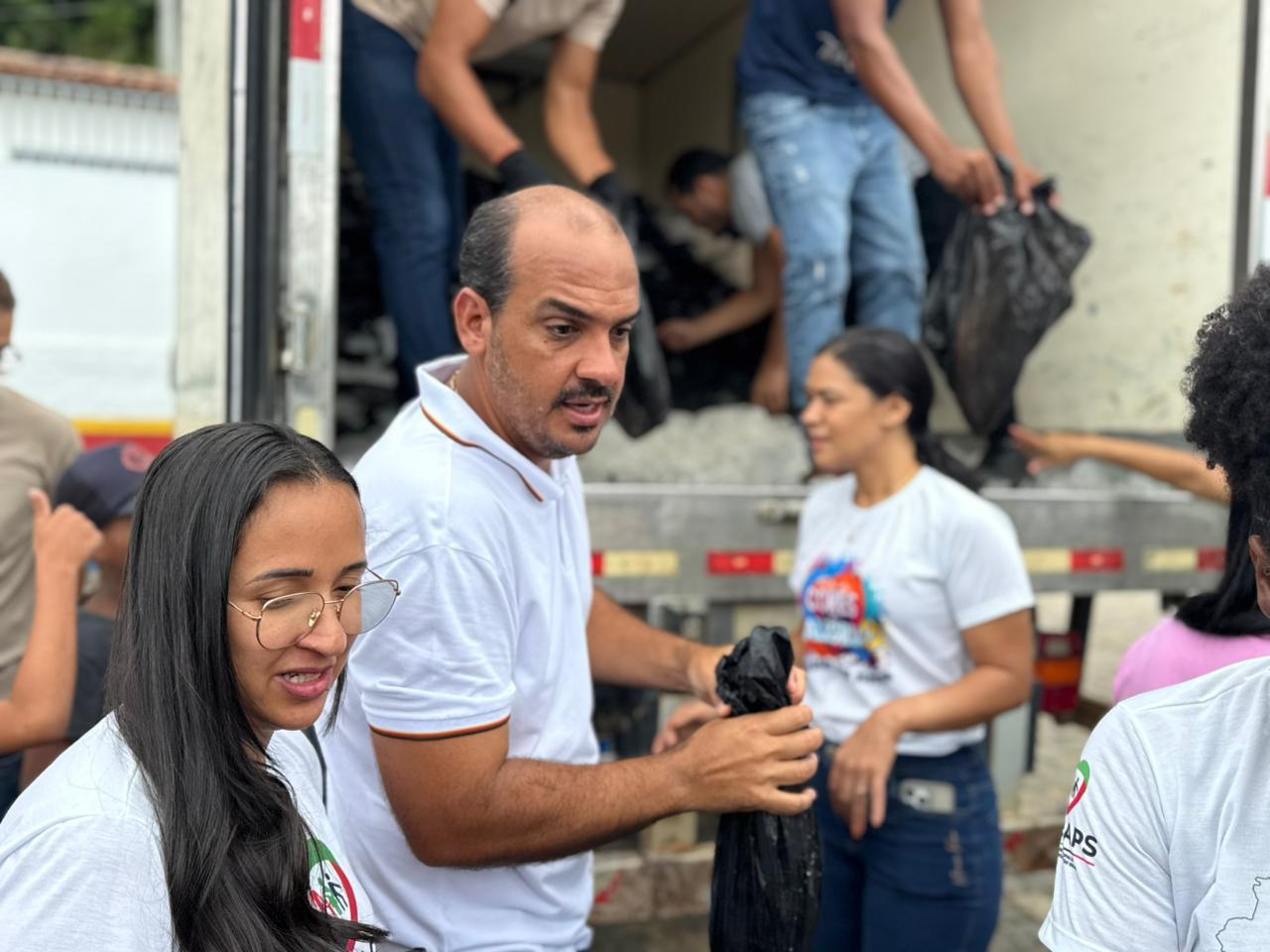 Gabriel de Parísio celebra sucesso na entrega de peixe na Semana Santa e parabenize equipe pelo empenho