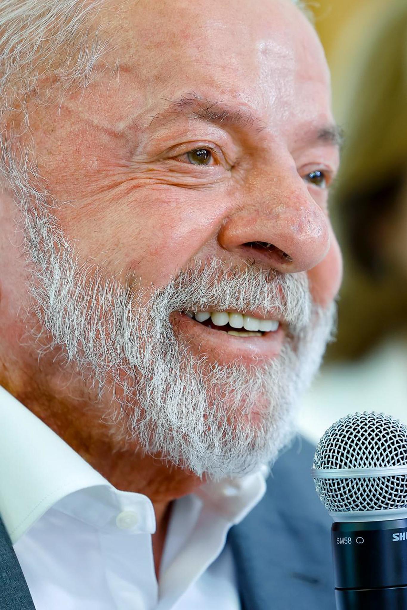 Lula admite atraso histórico na educação e expõe fracasso do PT em discurso sobre novo plano nacional