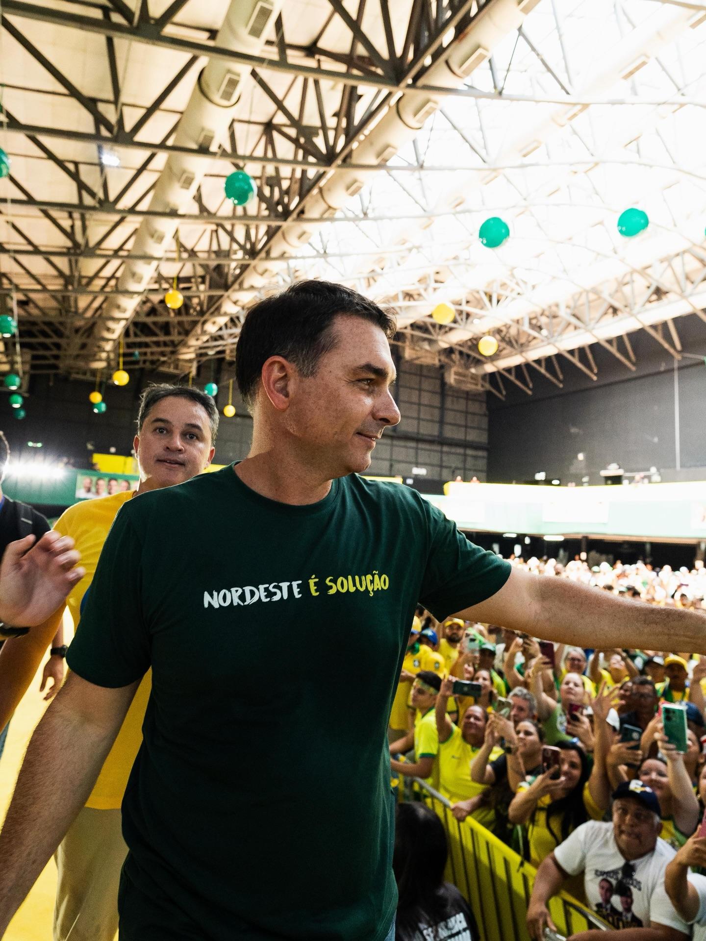 Moraes determina abertura de inquérito para investigar Flávio Bolsonaro