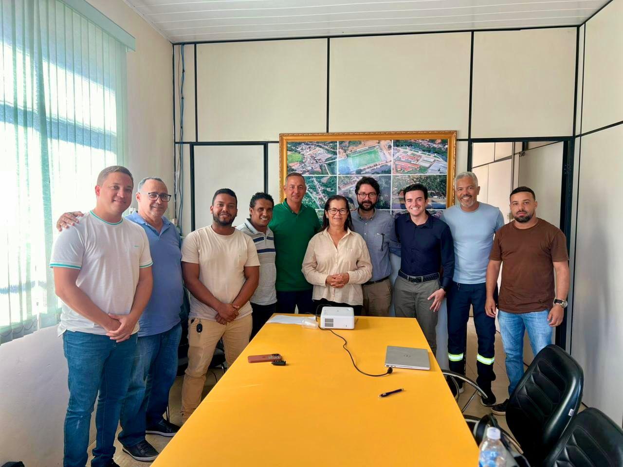 Prefeita de Teolândia se reúne com mineradora para discutir mineração de bauxita no município