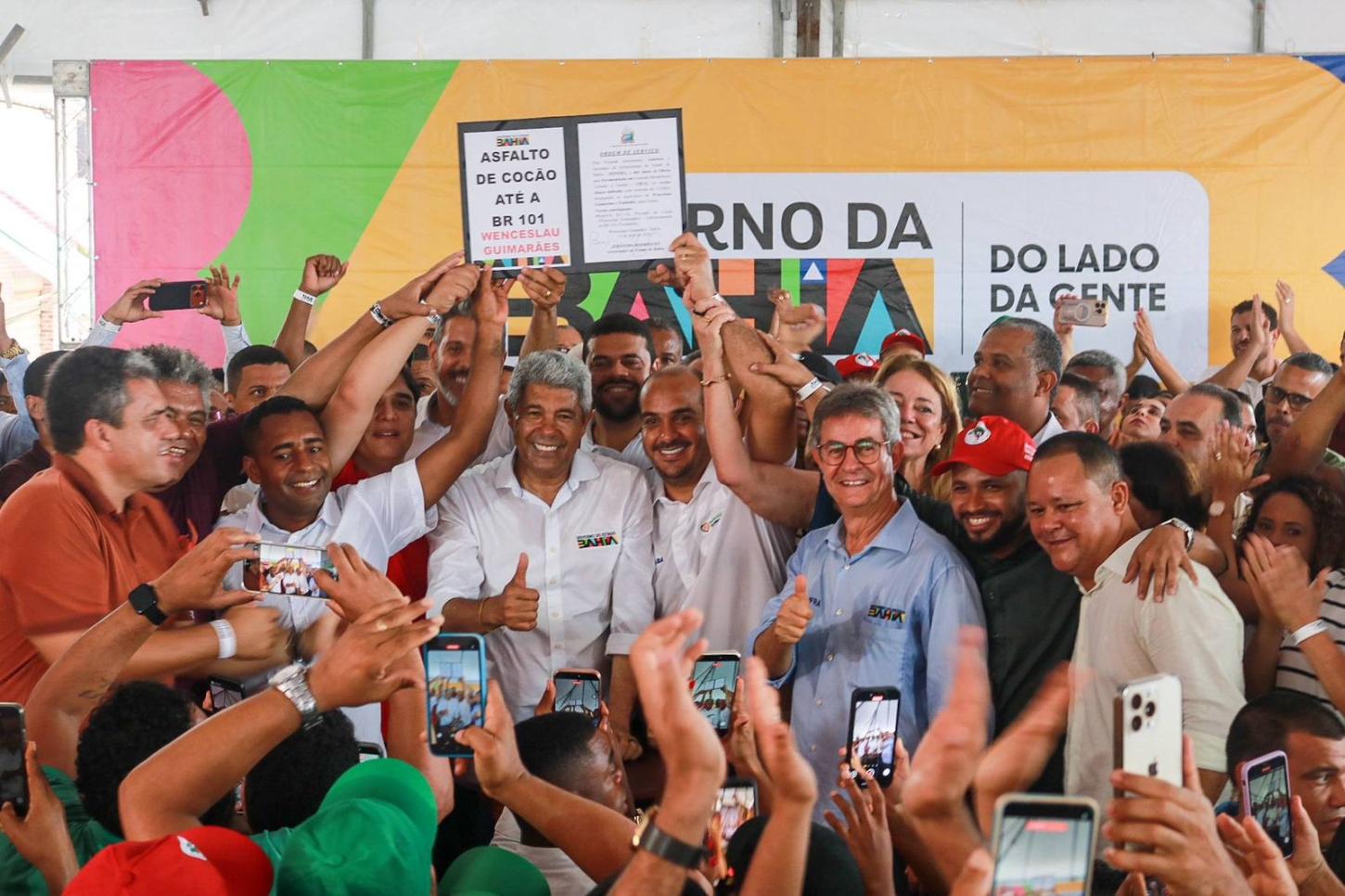 Prefeito Gabriel de Parísio celebra início de obra histórica de pavimentação na estrada do 