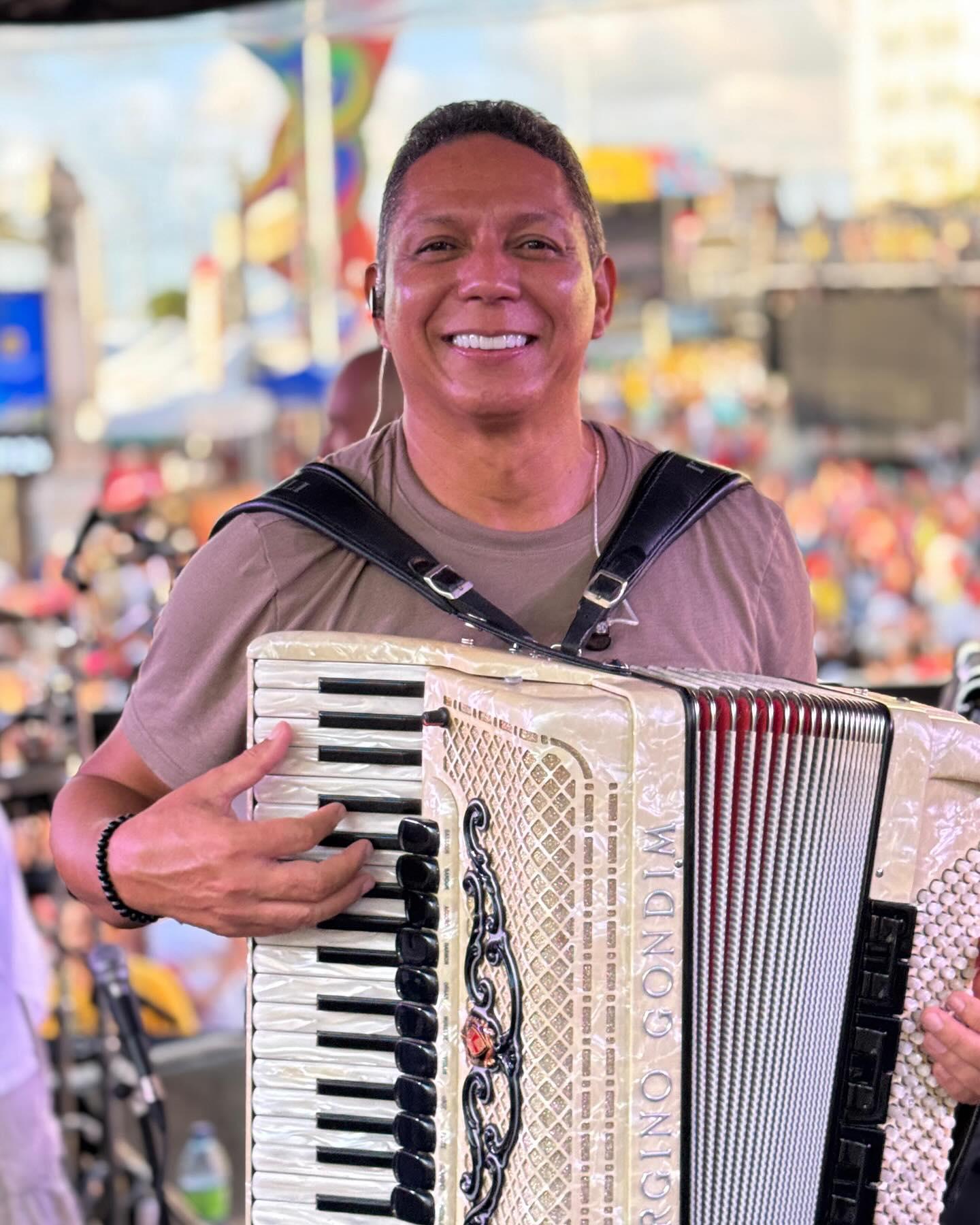 Targino Gondim é mais uma atração confirmada na Festa da Banana em Teolândia