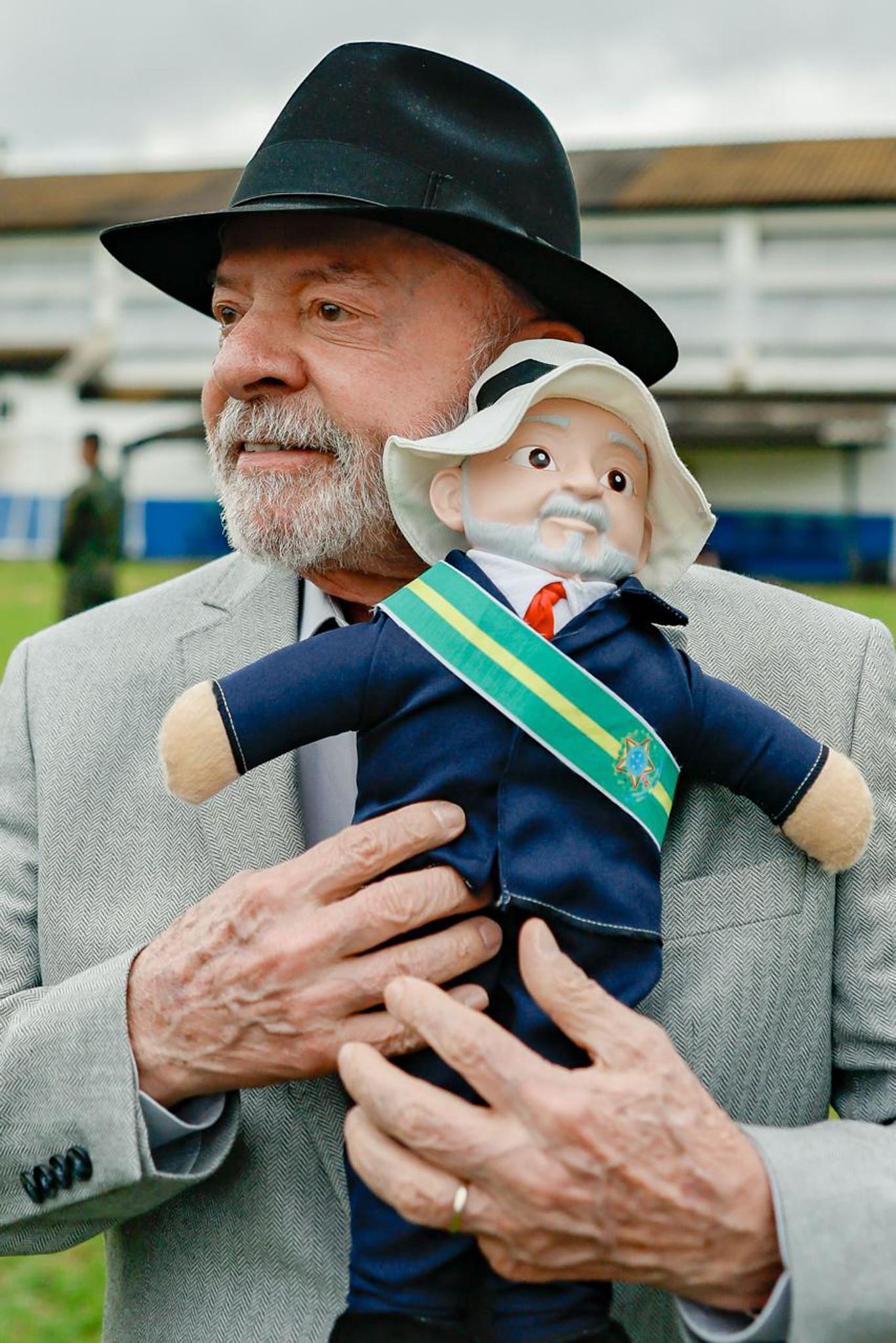 Lula diz que quem 'se meter' nas eleições brasileiras 'vai apanhar muito'