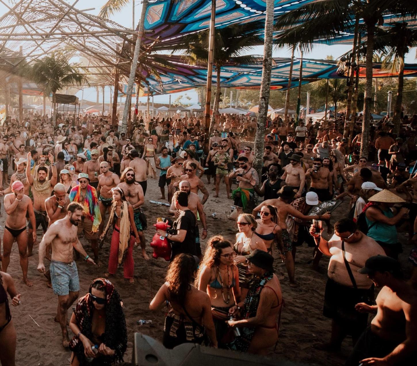 Prefeito de Ituberá impõe taxa de R$ 200 para frequentadores do Universo Paralello e festival avalia deixar praia de Pratigi
