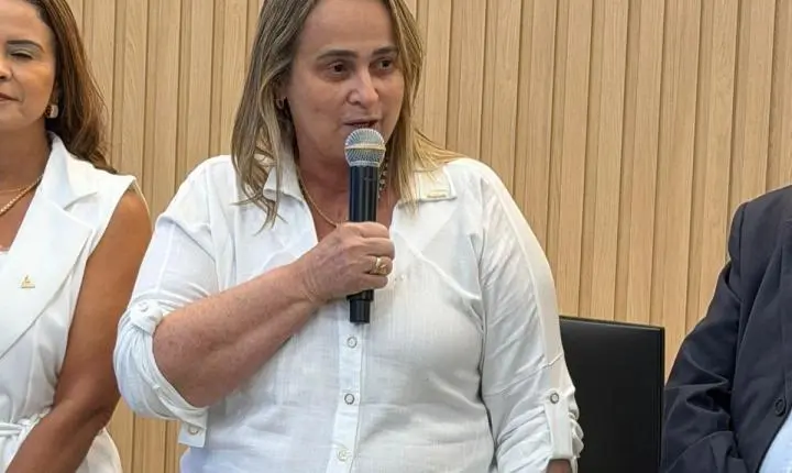 Carro de prefeita na Bahia é alvo de tiros