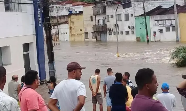 Defesa Civil alerta moradores de Gandu sobre fortes chuvas e risco de transbordamento do rio
