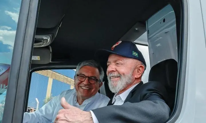 Lula defende o SUS, mas basta sentir uma dor de barriga e logo corre para o Sírio-Libanês