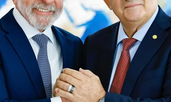 Lula empossa como ministro deputado envolvido no escândalo dos 