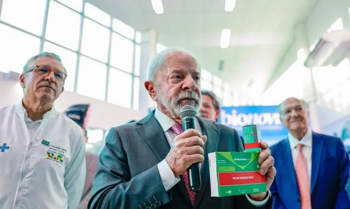 Lula lidera rejeição entre presidenciáveis, seguido por Flávio Bolsonaro