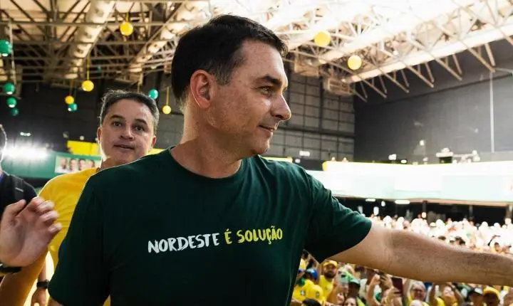 Moraes determina abertura de inquérito para investigar Flávio Bolsonaro