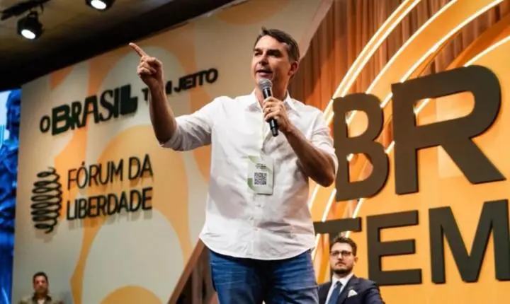 Movimento Brasil Laico, de Pernambuco, pede inelegibilidade de Flávio Bolsonaro
